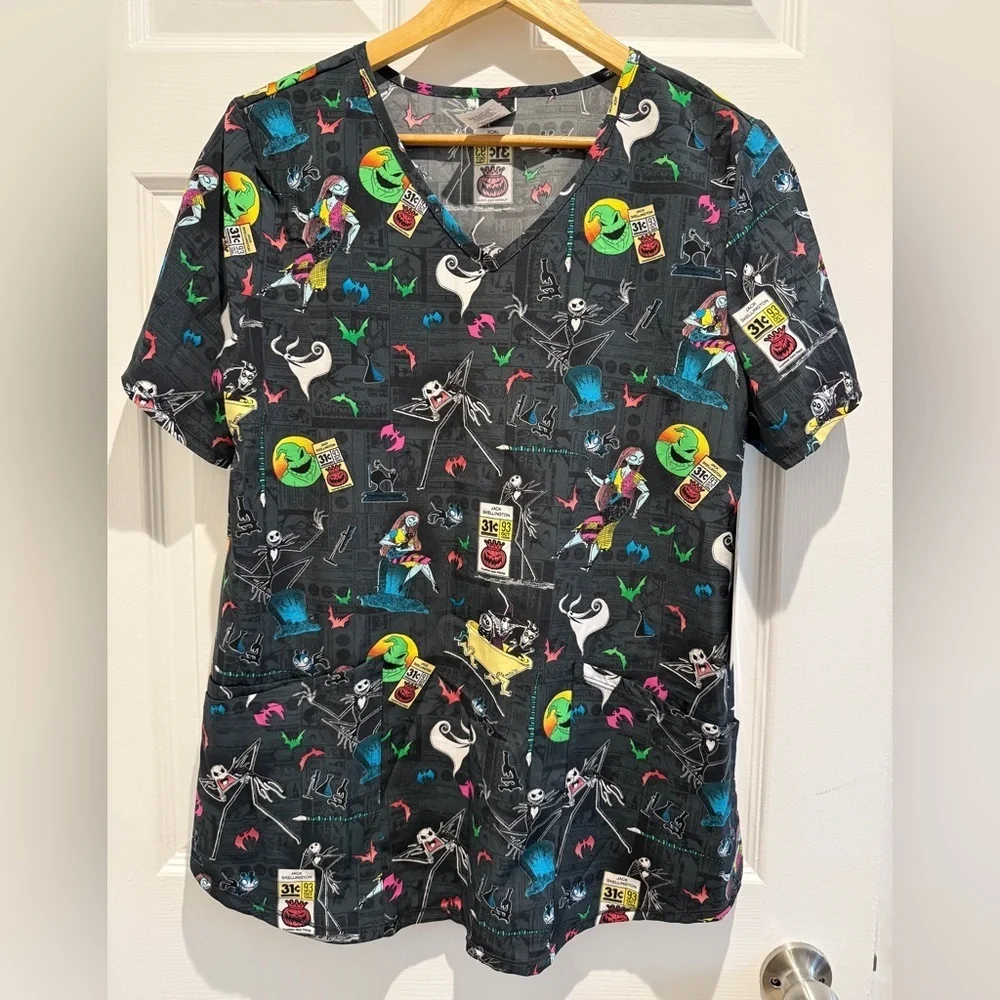NWT Disney The Night Before Christmas Women’s V-Neck Scrub Top Halloween - Picture 4 of 7